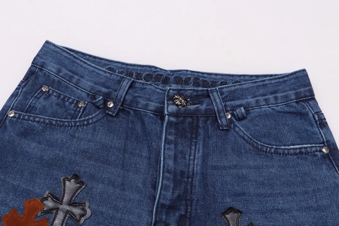 P250 Style No.: H431 Chrome Hearts CH Chrome Hearts Heavy Industry Damaged High Street Jeans exude uninhibited personality and unique charm. Every wear and tear is carefully designed to present a unique artistic feel. Made of imported denim fabric, which has undergone heavy industrial washing and destruction treatment, the trousers show a super cool effect on the upper body, allowing you to dominate the fashion stage.  This is more than just a pair of jeans, it is an expression of attitude. With its unique design concept and ultimate pursuit of details, Croxin breaks traditional boundaries and defines the jeans trend in the new era. The trousers are made of double-layer woven fabric and matched with customized hardware, showing an incomparably beautiful and unique style, making every wearer the focus of fashion. Imported denim fabric, super heavy-duty washed and damaged, the upper body is super cool! Customized hardware, incomparably good-looking model. The production process is difficult. It has a high-street feel. Color: blue Size: S M L XL XXL